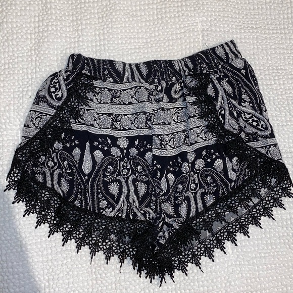 Flowy shorts - Picture 1 of 2